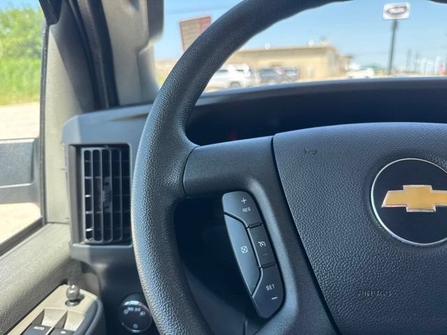 2025 Chevrolet Express Cargo WT