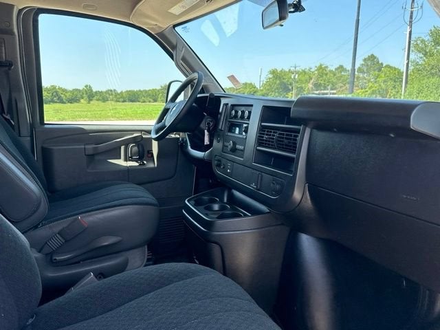 2025 Chevrolet Express Cargo WT
