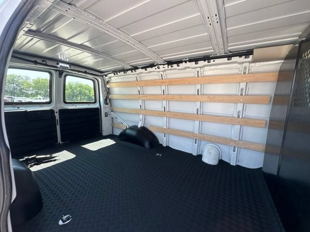 2025 Chevrolet Express Cargo WT
