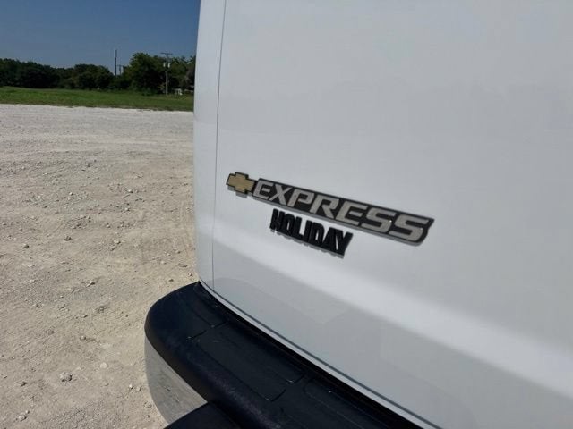 2025 Chevrolet Express Cargo WT