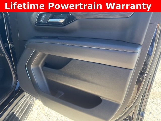 2025 Chevrolet Suburban LS