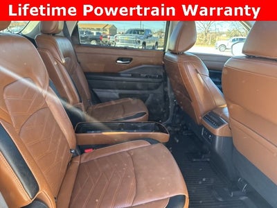 2023 Nissan Pathfinder Platinum