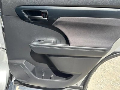 2022 Toyota Highlander LE
