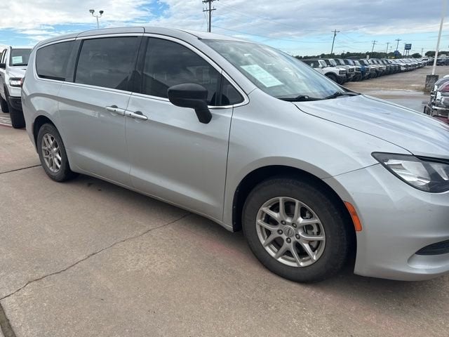 2024 Chrysler Voyager LX