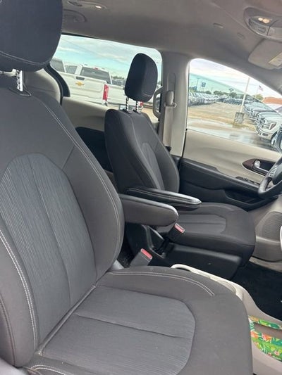 2024 Chrysler Voyager LX