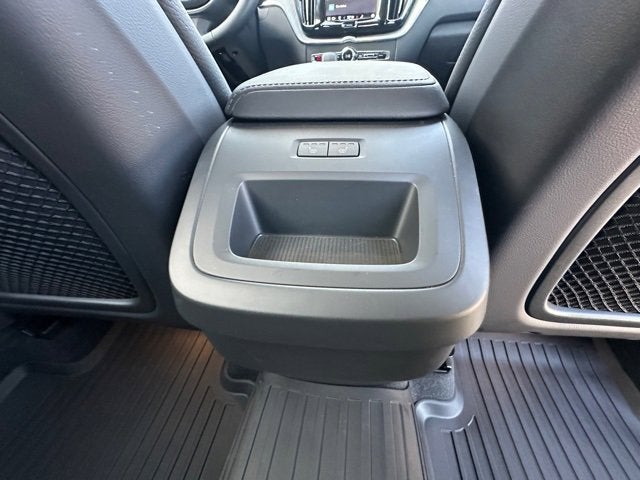 2025 Volvo XC60 Plus