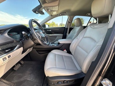 2022 Cadillac XT4 Premium Luxury