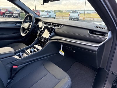 2025 Jeep Grand Cherokee GRAND CHEROKEE LAREDO 4X2