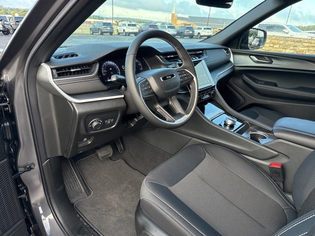 2025 Jeep Grand Cherokee GRAND CHEROKEE LAREDO 4X2