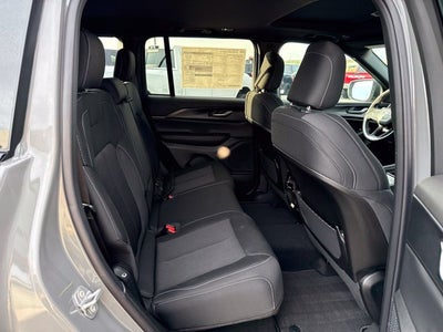 2027 Jeep Grand Cherokee GRAND CHEROKEE LAREDO X 4X4