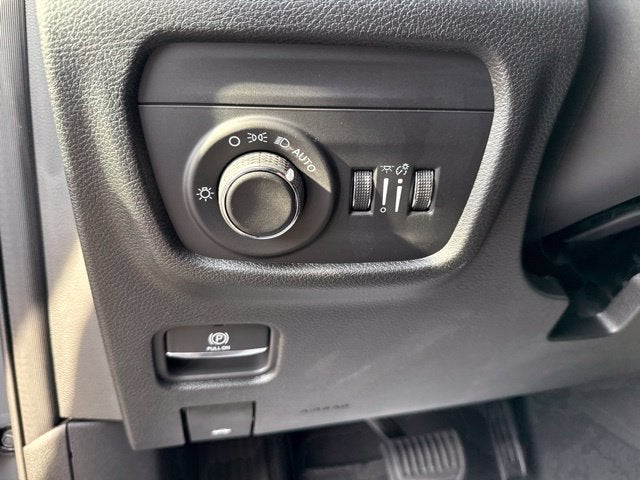 2027 Jeep Grand Cherokee GRAND CHEROKEE LAREDO X 4X4