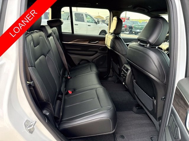 2027 Jeep Grand Cherokee GRAND CHEROKEE LIMITED 4X4
