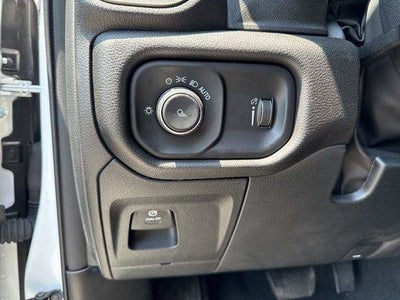 2025 RAM Ram 1500 RAM 1500 TRADESMAN QUAD CAB 4X4 6'4' BOX